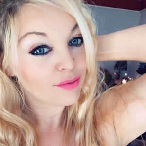 Meet your Posher, Courtney